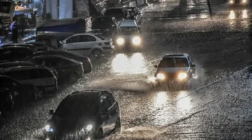 عاصفة ترابية تضرب مصر مع أمطار رعدية واضطراب في حركة الملاحة الجوية